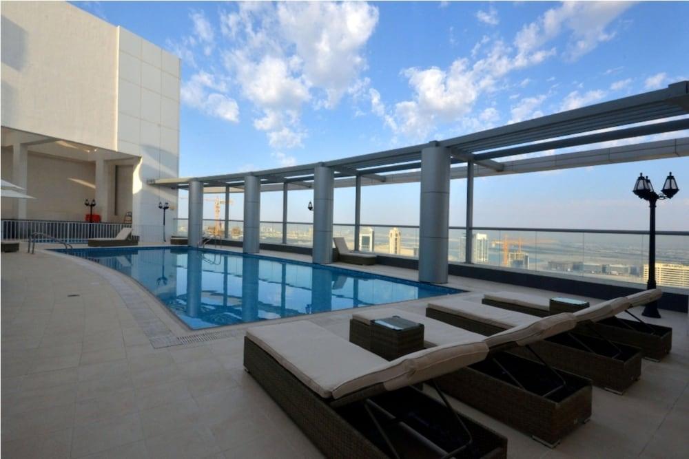 Piks Key - Burj Al Nujoom - Outdoor Pool