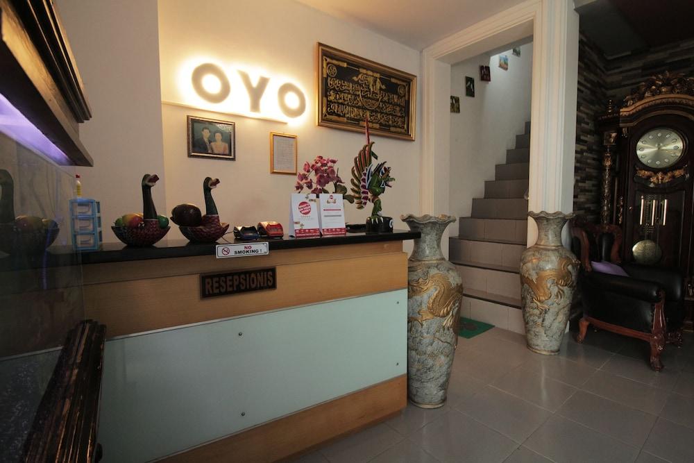 OYO 530 Guest House Omah Anakku Syariah - Reception