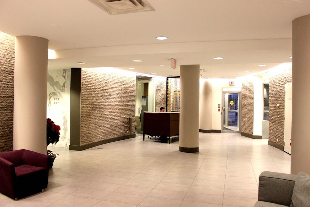 JJ Furnished Apartments Downtown Toronto: King's Luxury Loft - Lobby Lounge