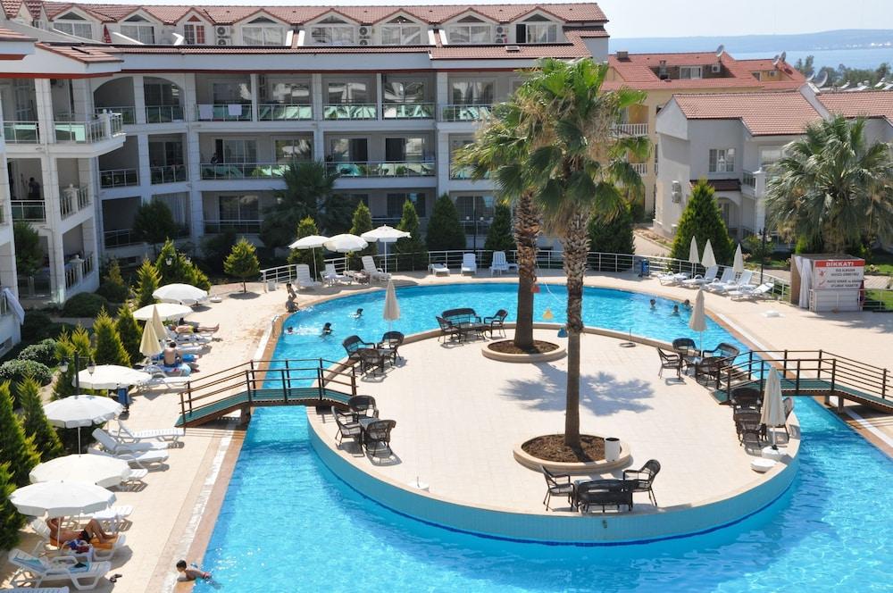 Akbük Palace Hotel & Residence - Outdoor Pool