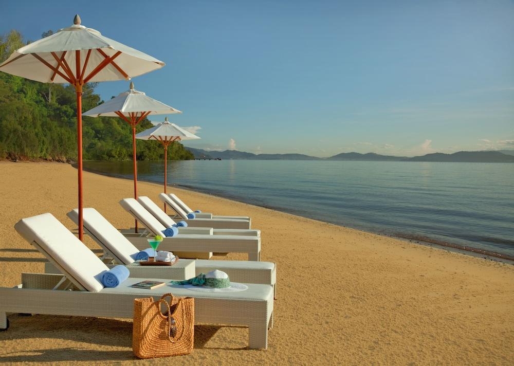 Gaya Island Resort - Beach