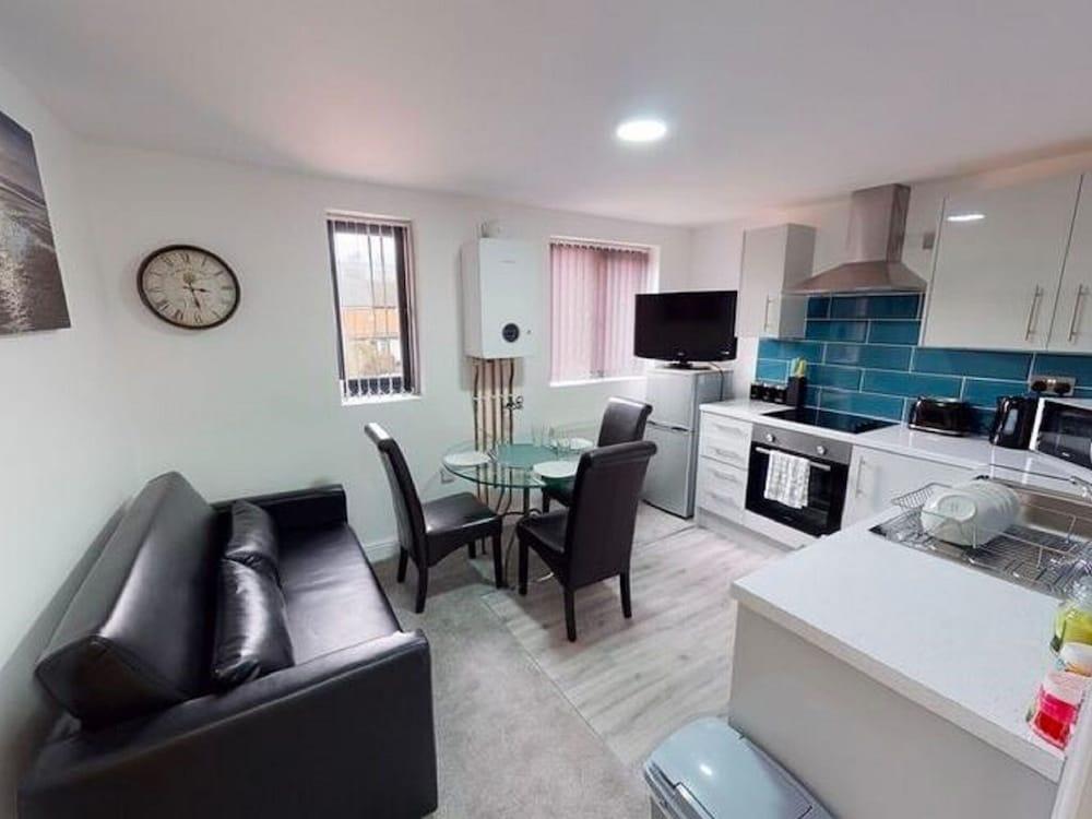 Beautiful Apartment in Worcester by the City Centre - Featured Image