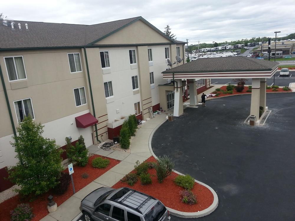 Harrisburg Inn and Suites - Aerial View