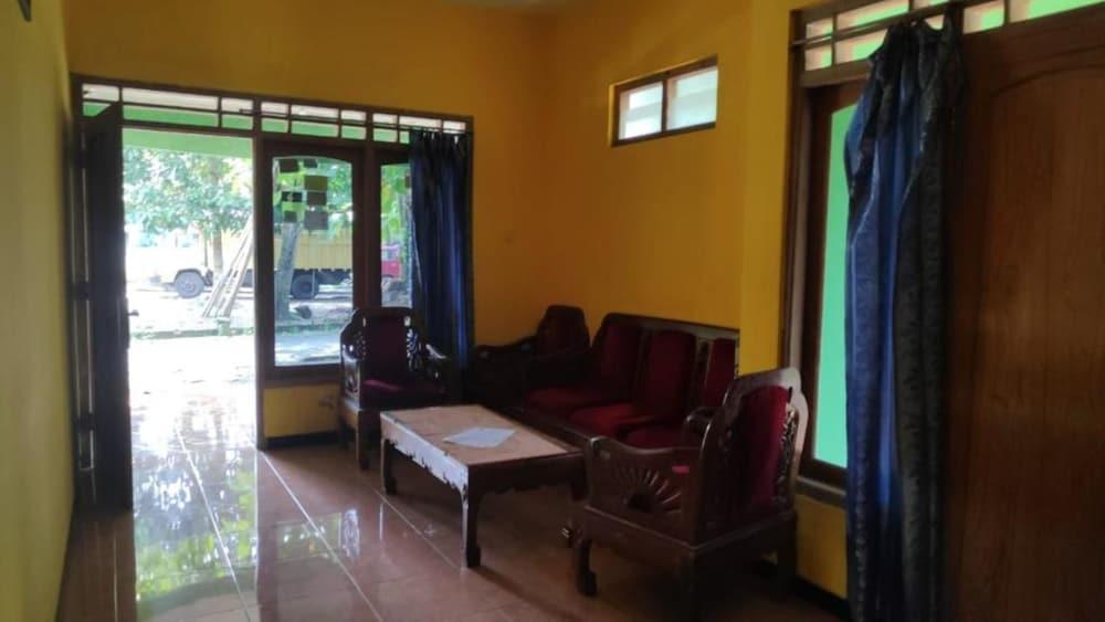 Abimanyu Homestay - Featured Image