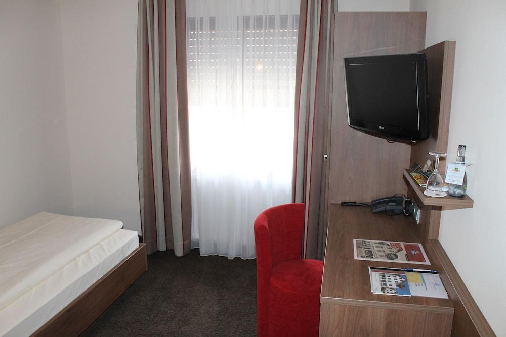 Hotel Schwanen Köngen - Room