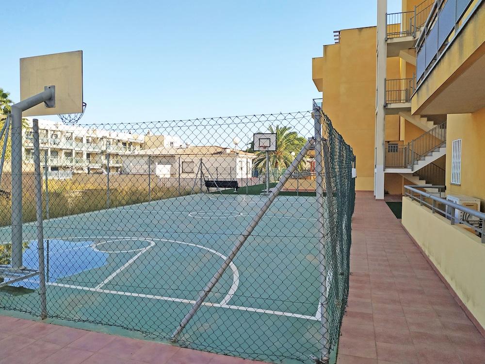Apartamentos Los Almendros 3000 - Sport Court