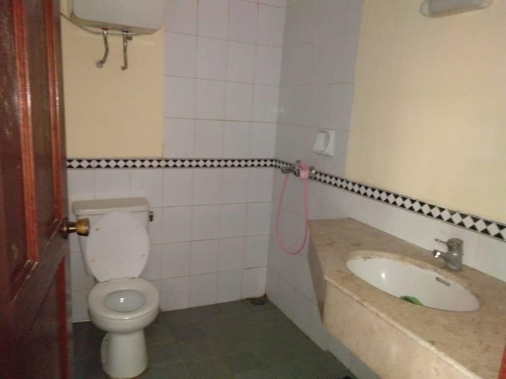 Kondominium Pantai Pasir Putih Carita - Bathroom