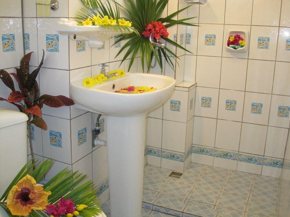 هوتل فيلا كيسين - Bathroom Sink
