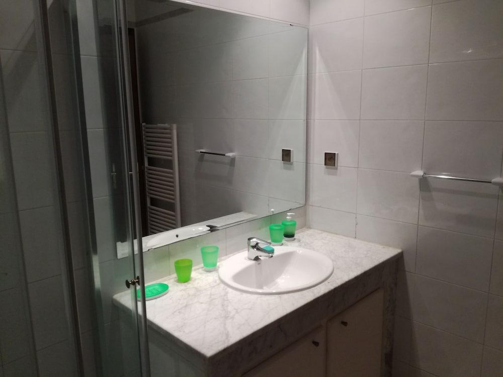 Cosy Apartment Tanit Center - Bathroom Sink