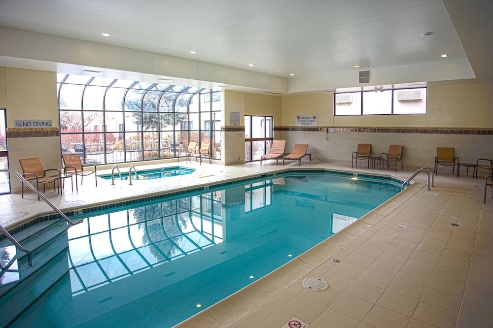 Courtyard by Marriott Fort Collins - Indoor Pool