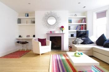 The London Agent Kensington Comeragh - Living Room