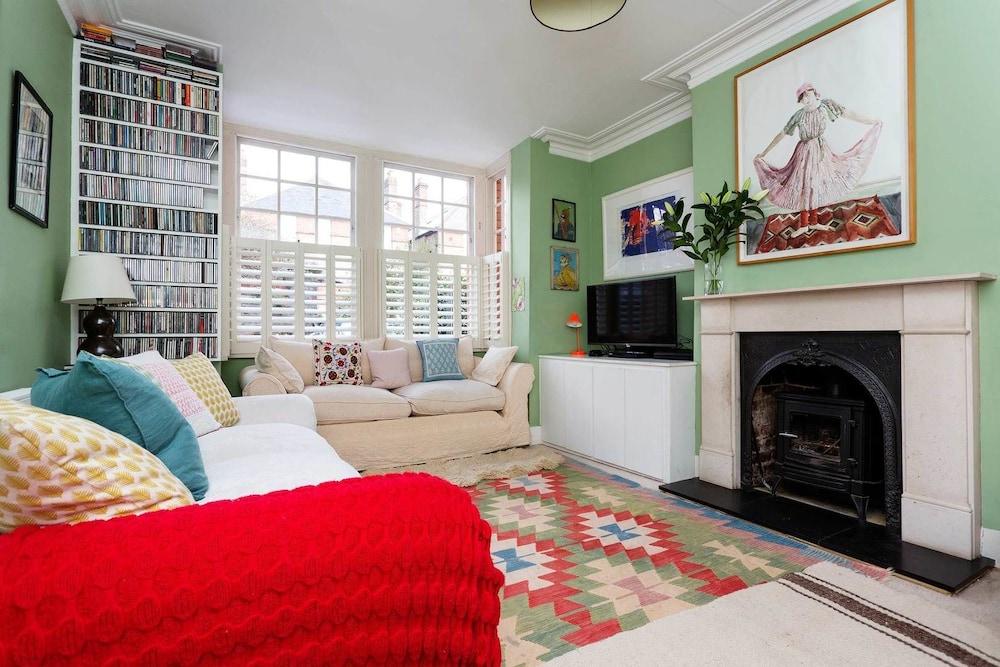 Veeve - Twickenham Comfort - Living Room