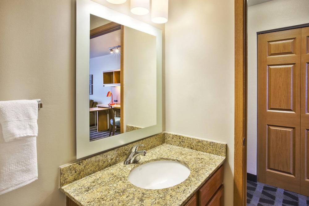 TownePlace Suites by Marriott Detroit Dearborn - Room