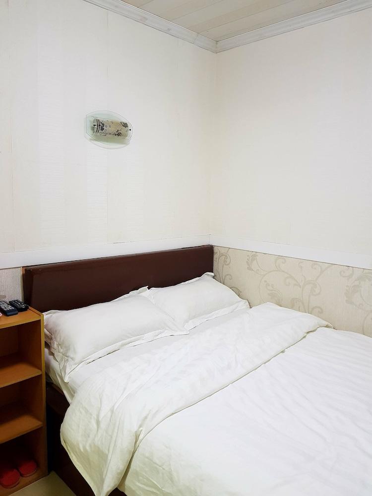 Hong Kong Astronaut's Hotel - Room