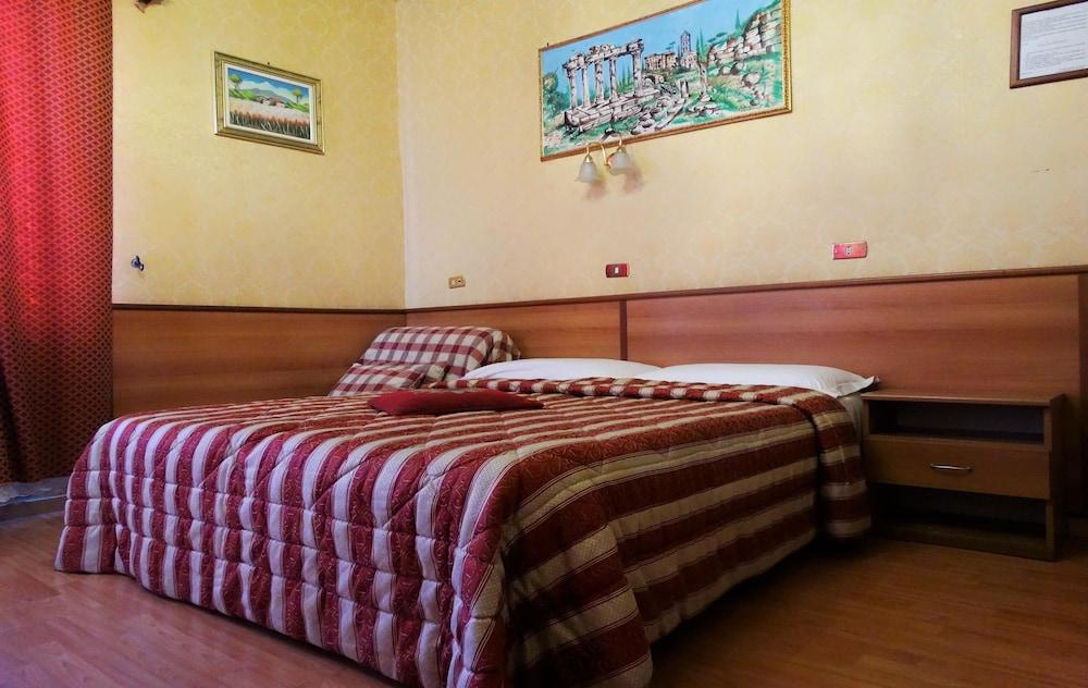 Hotel Cristina - Room