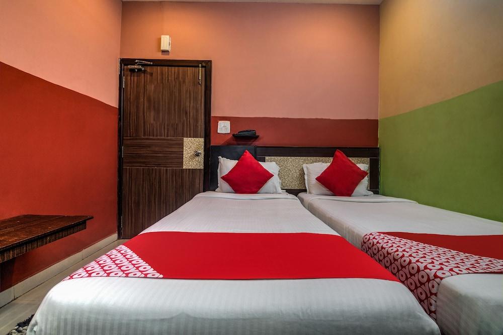 OYO 4518 Hotel Parashuram - Guestroom