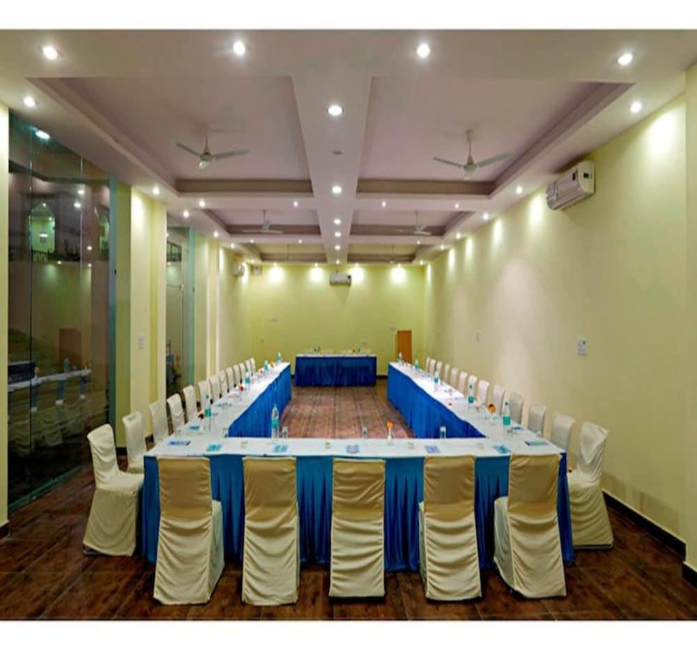 Om Rudrapriya Holiday Resort - Meeting Facility
