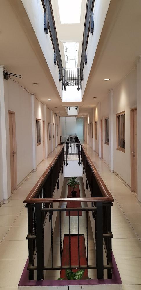 Hotel DeQur Jakarta Kota - Interior