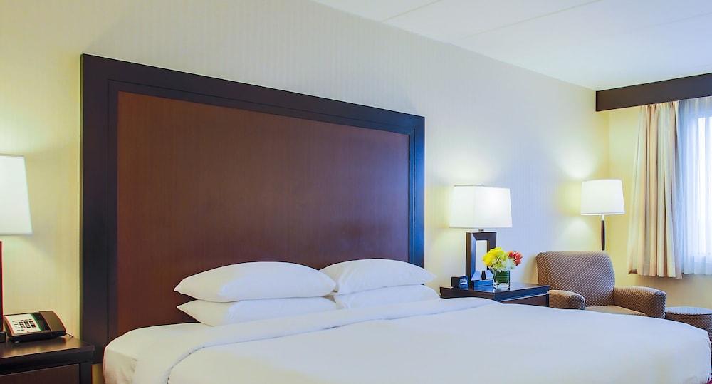 DoubleTree by Hilton Chicago - Alsip - Room