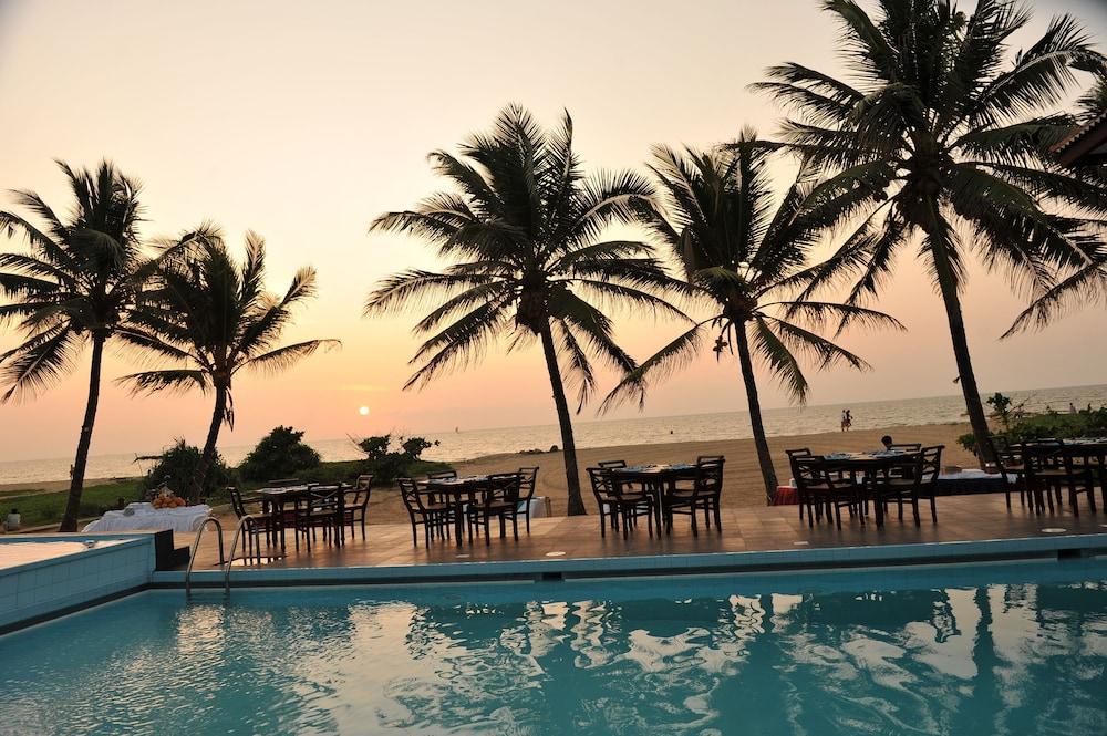 Catamaran Beach Hotel - Pool