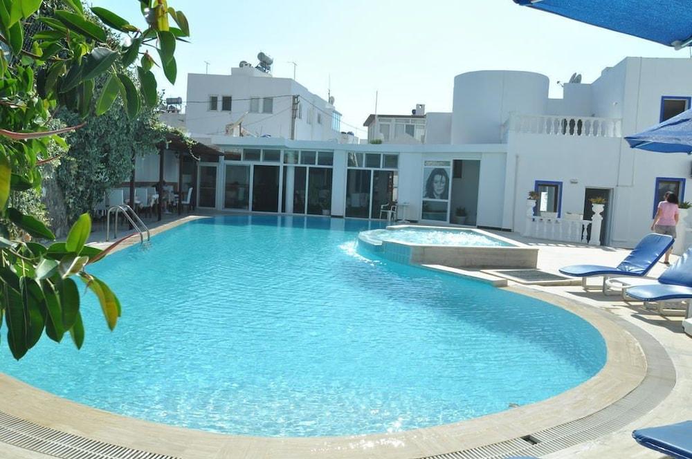 Blu Hotel - Outdoor Pool