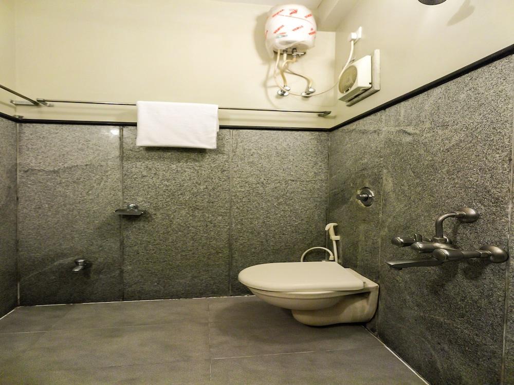 أو واي أو فلاجشيب 12665 تشرومبيت - Bathroom