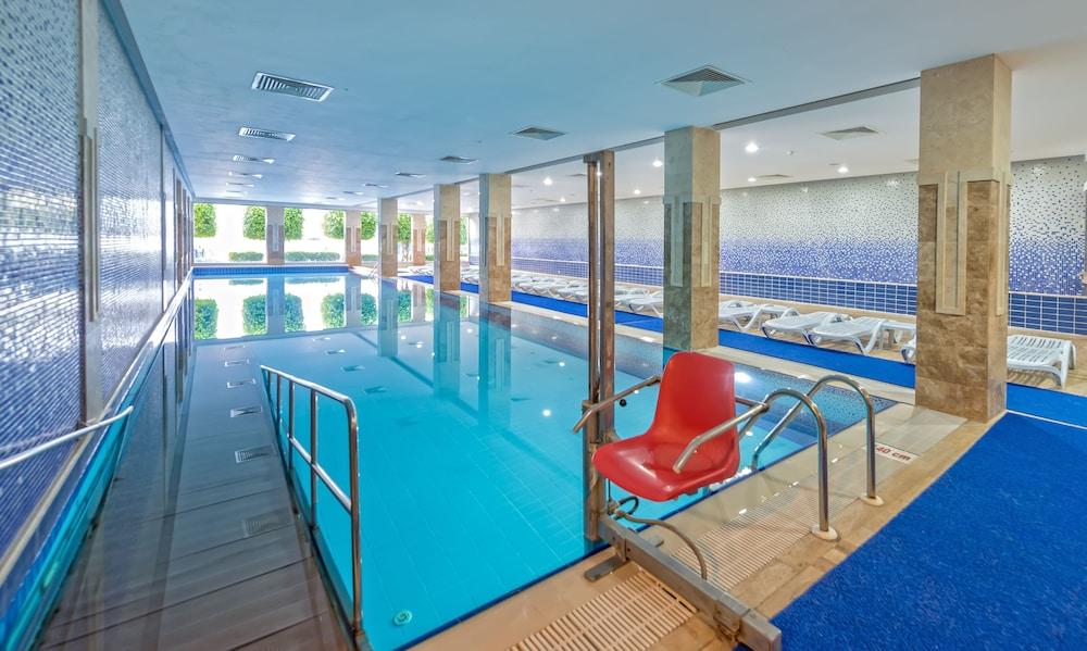 Royal Atlantis Spa & Resort - Indoor Pool