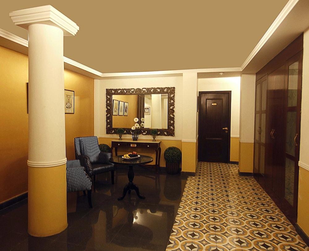 Hotel Ajanta - Lobby Sitting Area