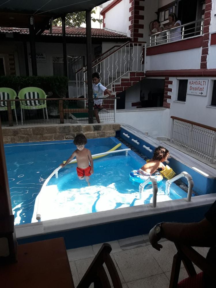 Efua Hotel - Pool