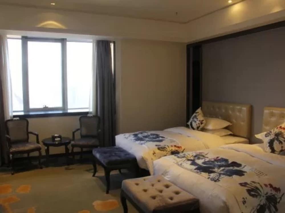 Chu Tian Yin Xing Hotel - Room