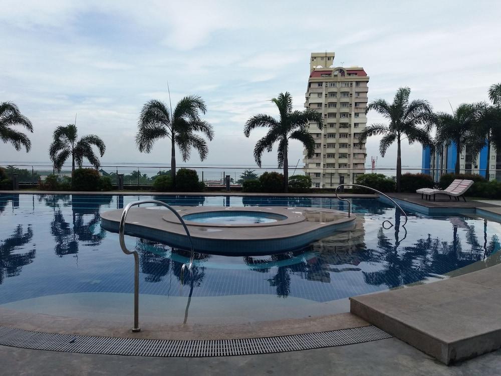 Manila Lee - Malate Bayview Mansion - Outdoor Pool