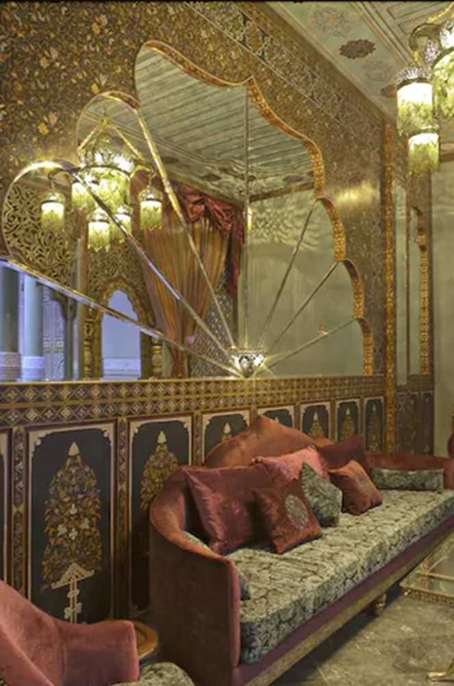 Riad Mumtaz Mahal - Lobby Sitting Area