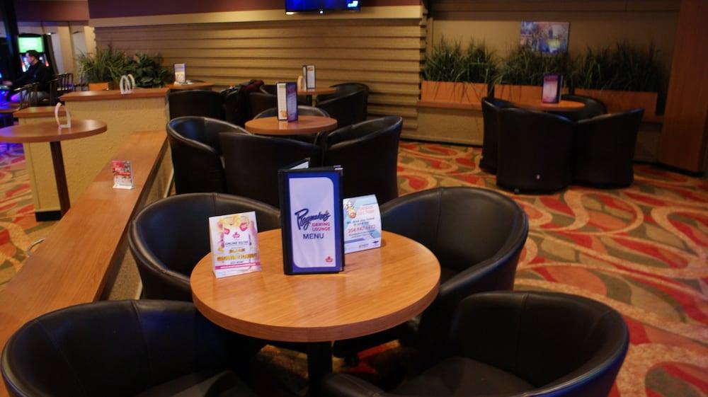 Canad Inns Destination Centre Windsor Park - Lobby Lounge
