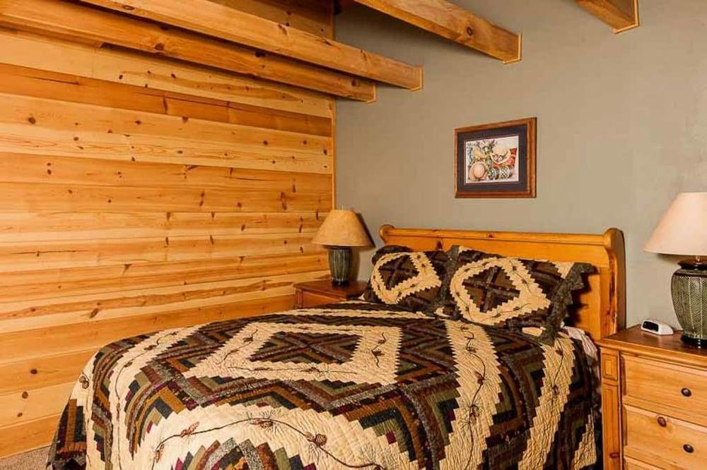 The Tahoe Moose Lodge  1170ac 4 Bedroom Home - Room
