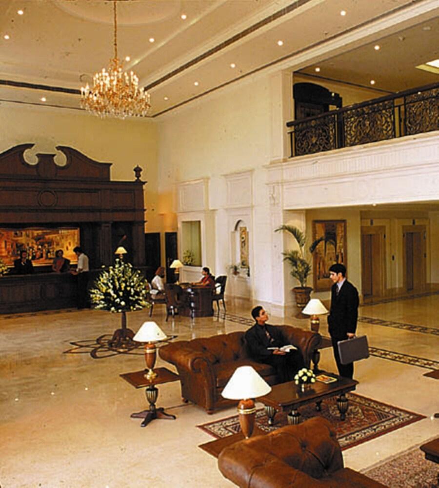 Radisson Hotel Jalandhar - Lobby