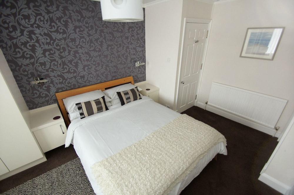 New Steine Apartment Sea View by Brighton Holiday Lets - Room