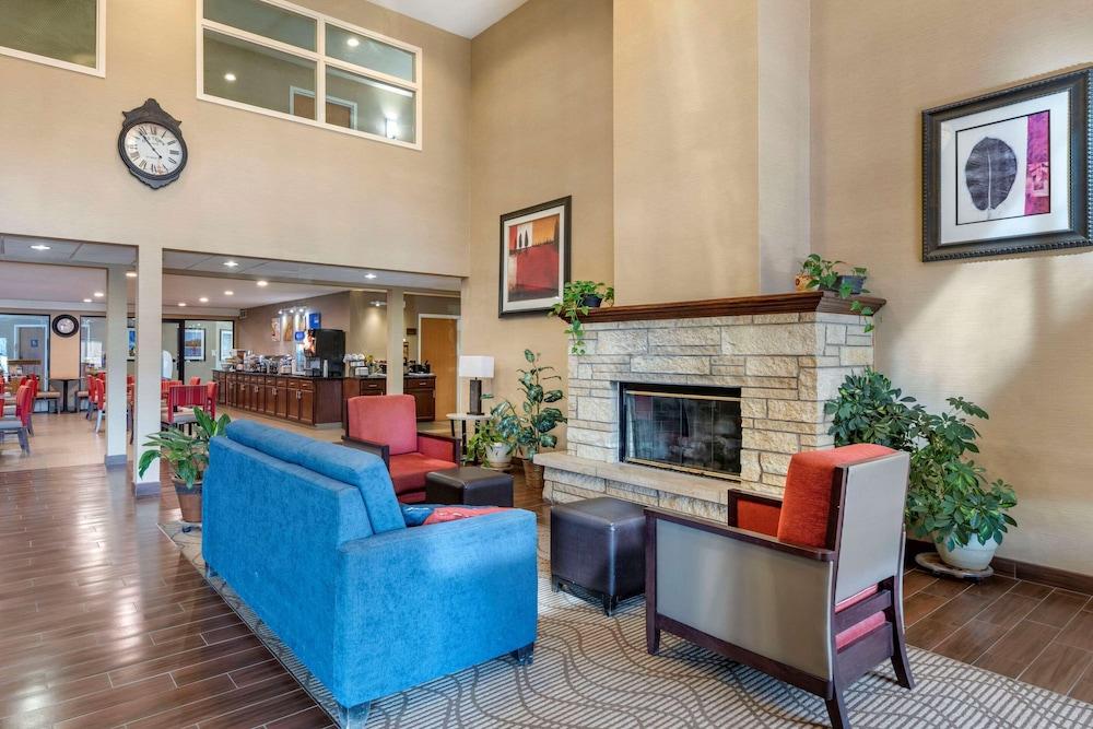 Comfort Inn & Suites Black River Falls I-94 - Lobby