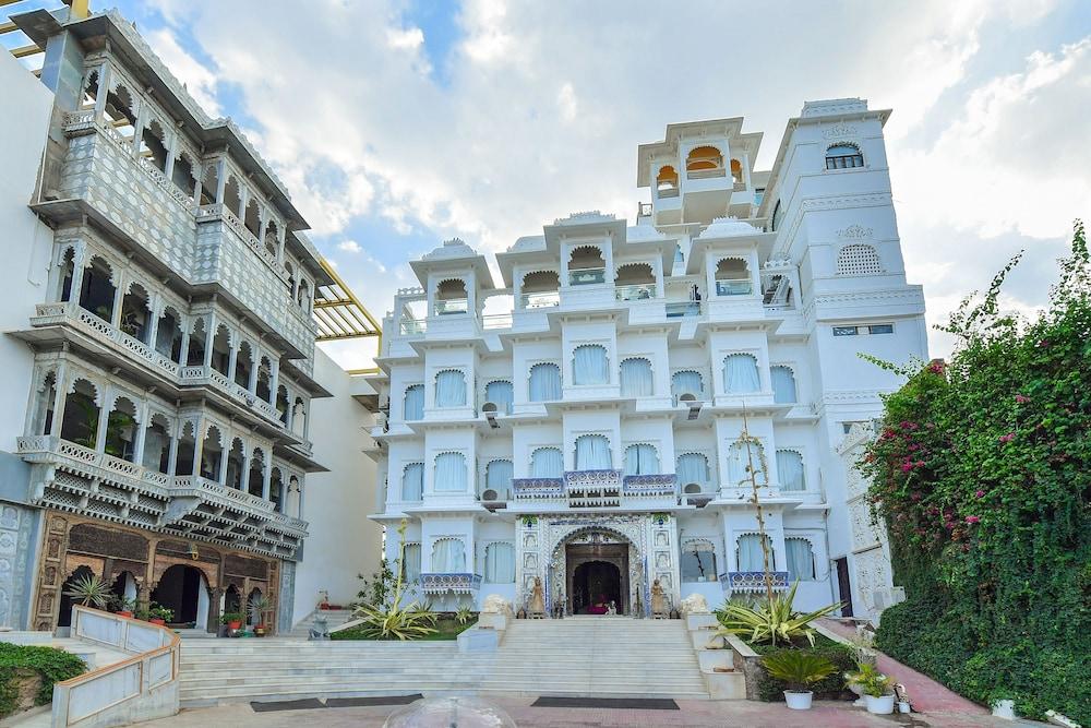 Hotel Udai Kothi - Featured Image