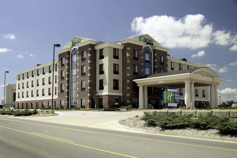 Holiday Inn Express Hotel & Suites Marion Northeast, an IHG Hotel - Featured Image