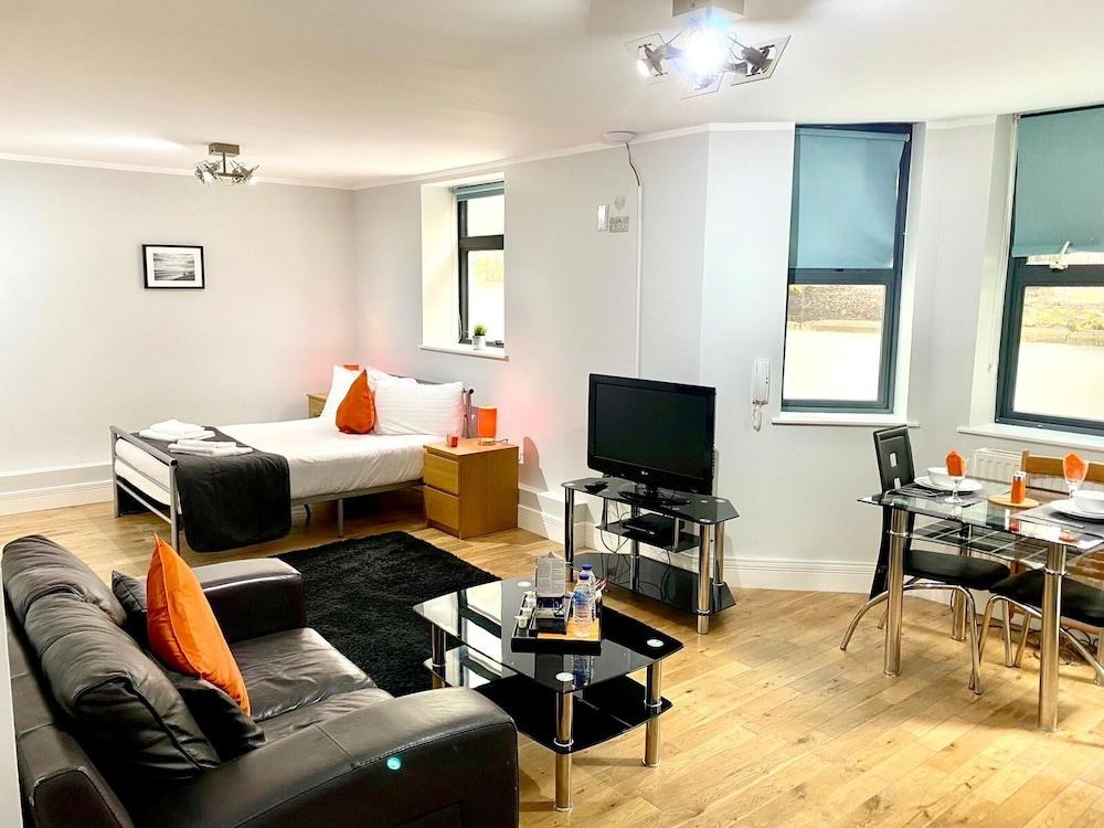 Westciti Croydon Serviced Apartments - Lobby Sitting Area