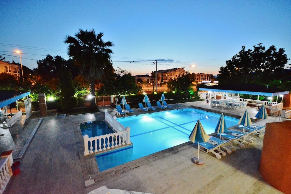 Istanbul Apart Hotel - Outdoor Pool