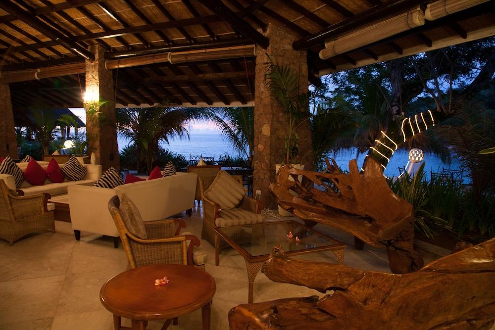 Sunset Beach Hotel - Lobby Lounge
