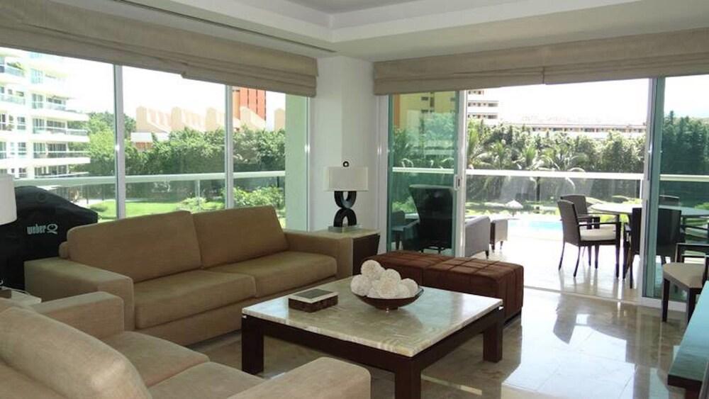 Unlimited Luxury CARRILLO'S Condo - Living Area