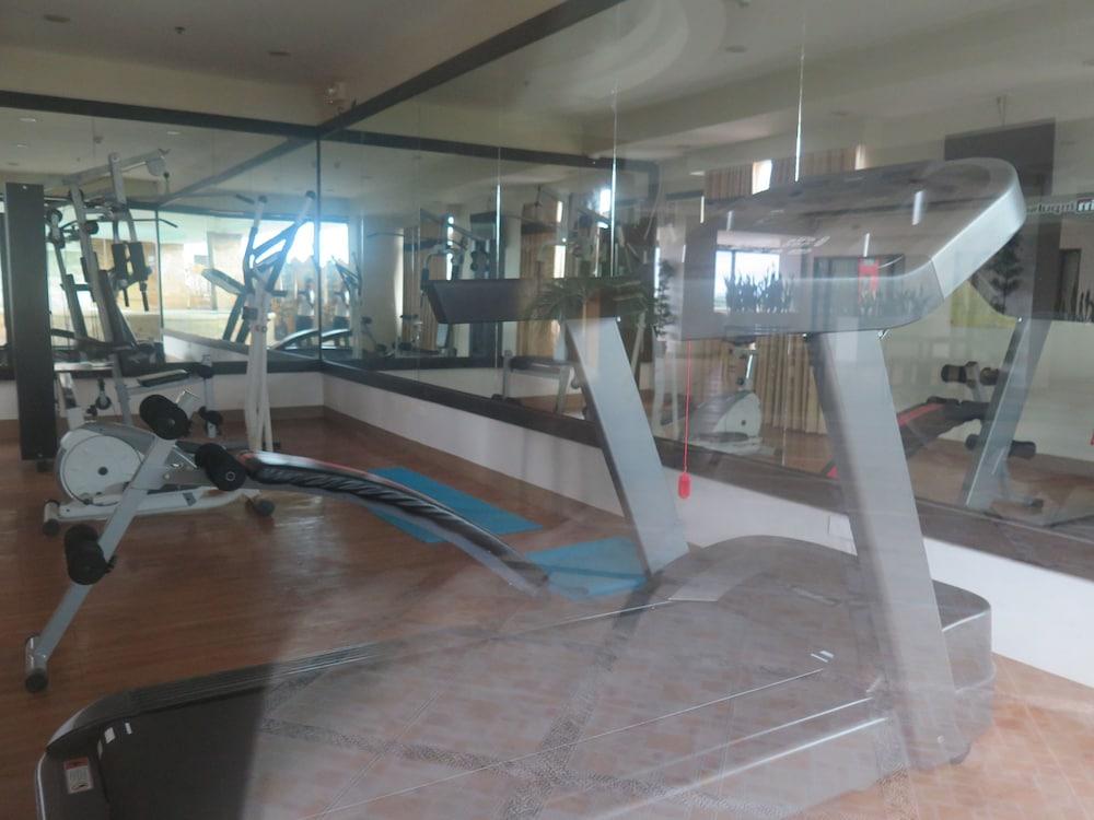 The Pinnacle Hotel and Suites - Gym