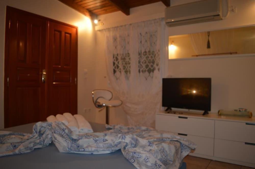 Luxury Villa Suites Lagonissi - Room