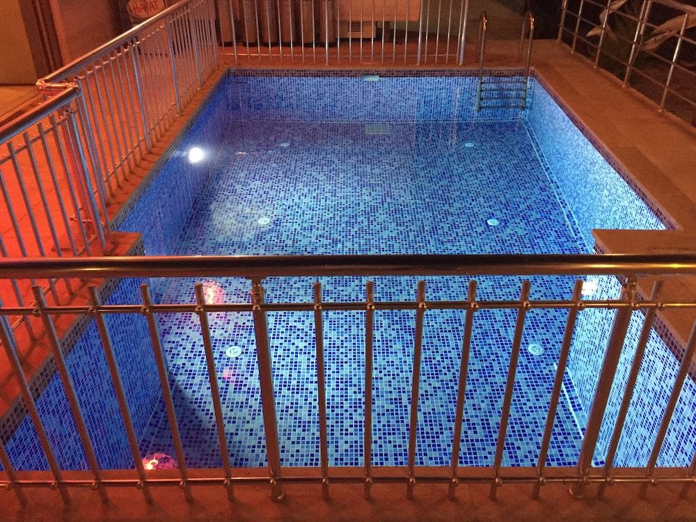 Hotel London Blue - Outdoor Pool