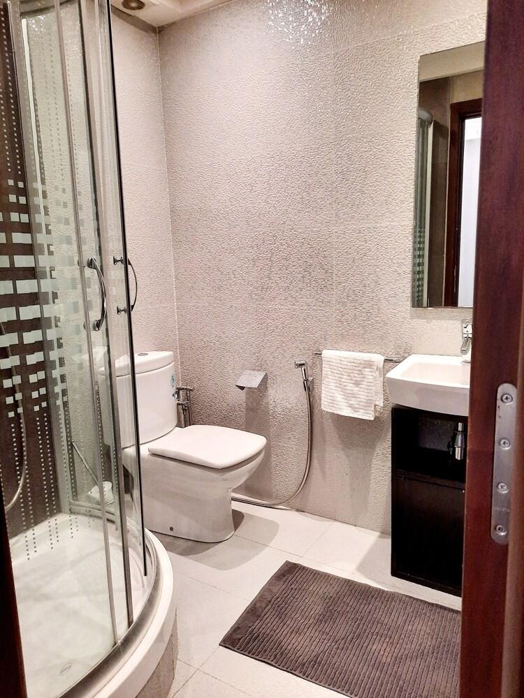 جراي 1 - Bathroom