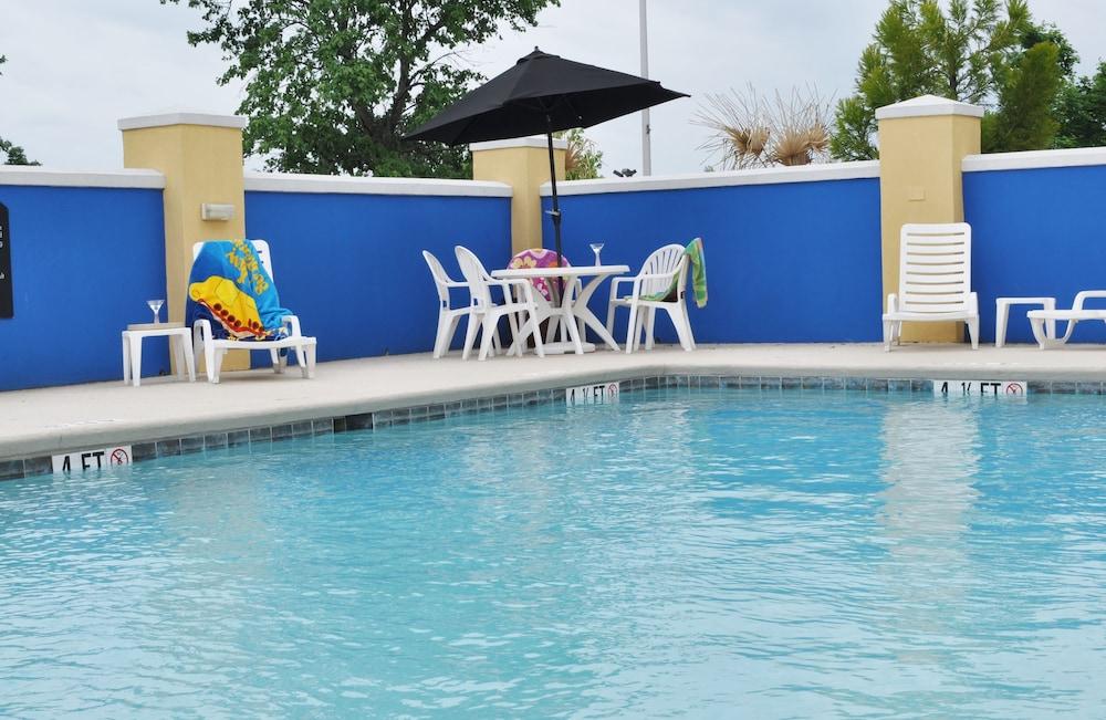 Comfort Inn Oak Ridge - Knoxville - Outdoor Pool