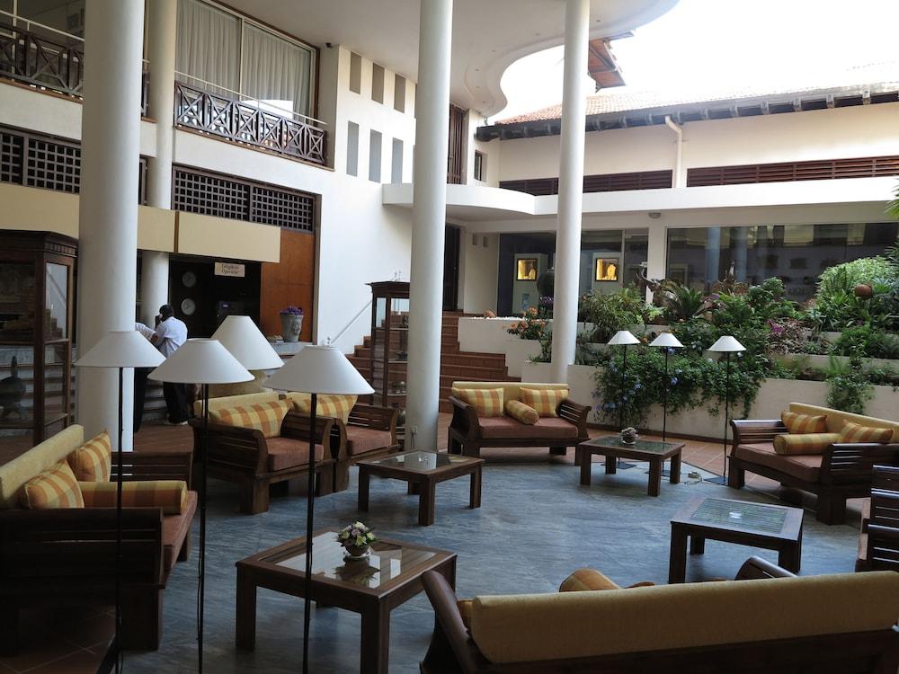 Lanka Princess All Inclusive Hotel - Lobby Sitting Area