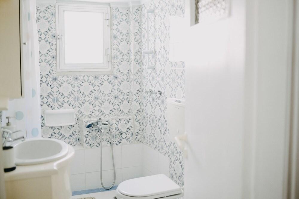 Best House Piraeus Heart - Bathroom